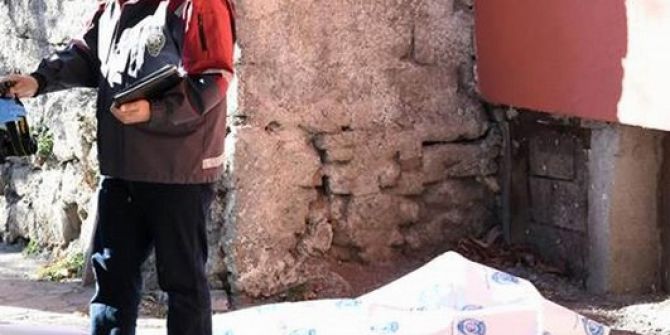 Sara Hastası Adam Apartmanın Bahçesinde Ölü Bulundu
