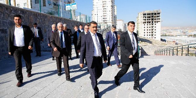 Emlakçılar Odası Üyeleri Şehitkamil’de İmara Açılan Bölgeleri Gezdi