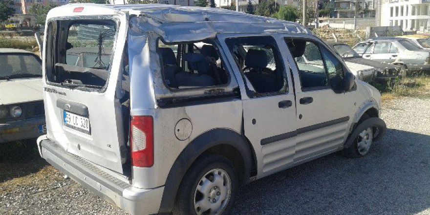Hafif Ticari Araç Tarlaya Devrildi: 1 Yaralı