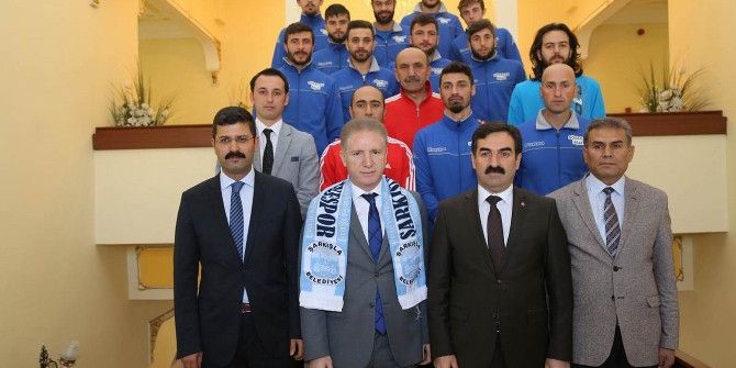 Şarkışla Belediyespor Kulübü, Vali Gül’ü Ziyaret Etti