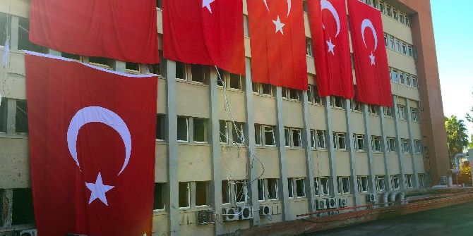 Adana Valiliği Bayraklarla Donatıldı