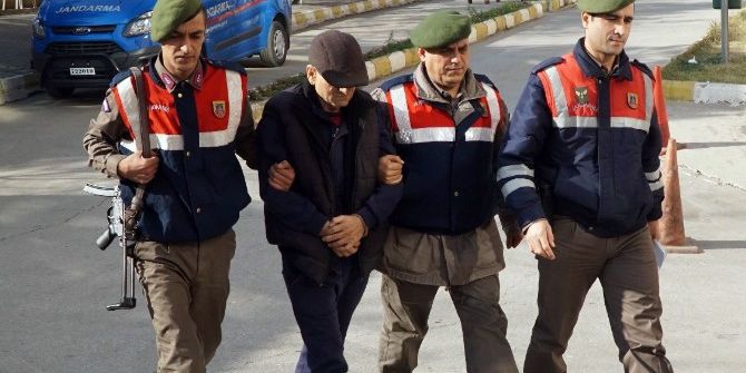 Firari Göçmen Kaçakçısı Yol Kontrolünde Yakalandı