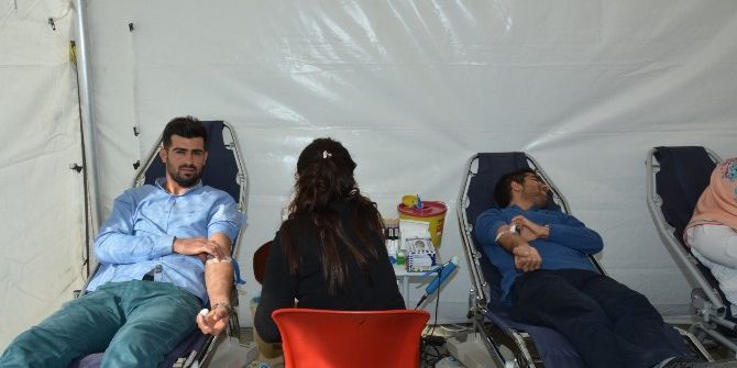 Sağlık Yüksekokulu Öğrencileri Kan Bağışında Bulundu