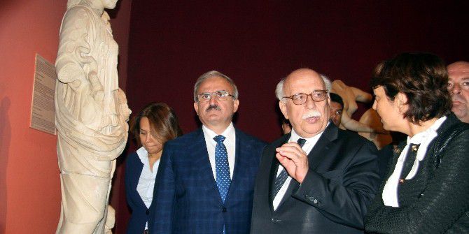 Perge’den Çıkartılan 12 Yeni Eser Sergilenmeye Başladı