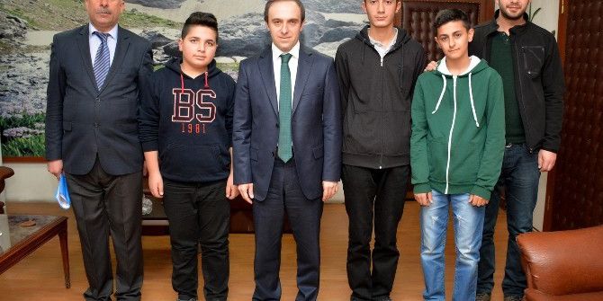 Hakkari’de Altın Ödüllü Satranç Turnuvası