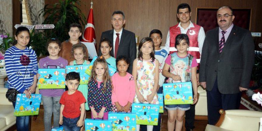 Göçmen Çocuklara "Uyum Seti" Verildi
