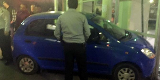 Otomobiliyle Acil Servise Girdi