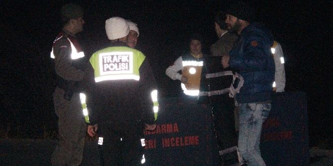Karayolunda Erkek Cesedi Bulundu