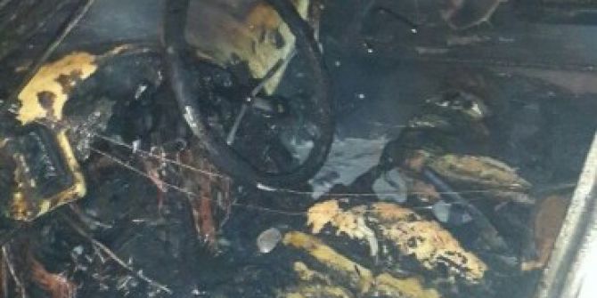 Trafik Işıklarında Bekleyen Otomobil Yandı