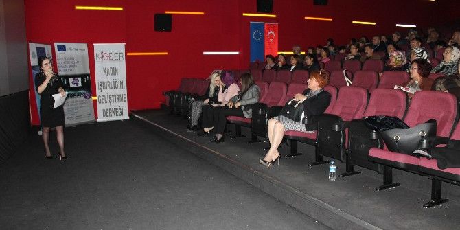 Kadınlar Şiddetle Mücadele Günü’nde Töre Filmi İzledi