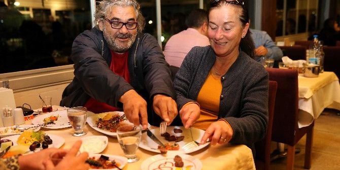 Bir Tabak Da Can Dostlara