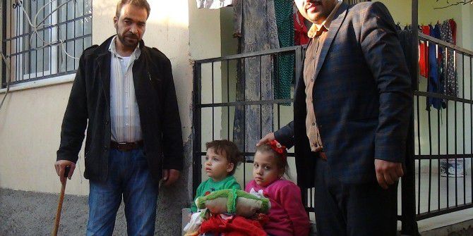 Osmaniyeli İmam, Yardımları İle Suriyeli Göçmenleri Ve Çocuklarını Sevindiriyor