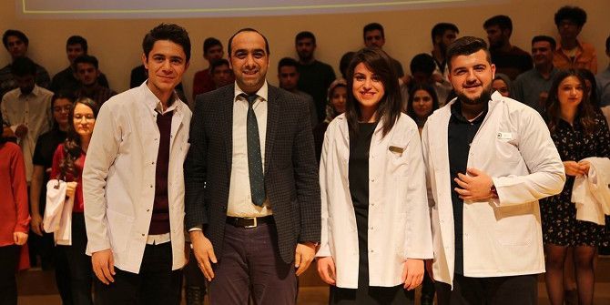 Cü Diş Hekimliği Fakültesi Öğrencileri Beyaz Önlüklerini Giydi