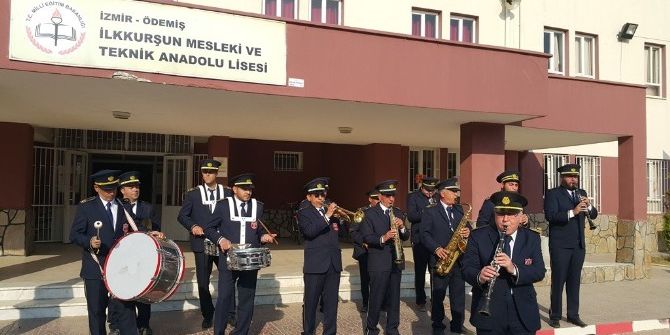 Ödemiş Belediye Bandosundan Öğrencilere Her Hafta Mini Konser