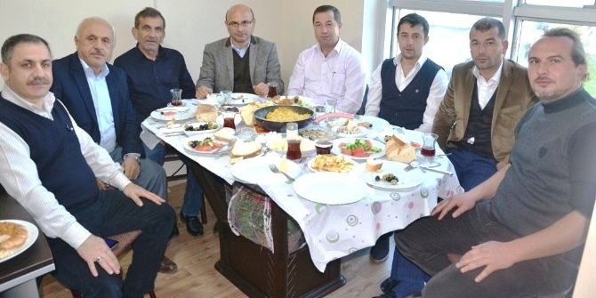 Oral, Minibüsçülerle Kahvaltıda Buluştu