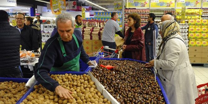 Carreffoursa’nın Fırsat Gecesinde Raflar Boşaldı