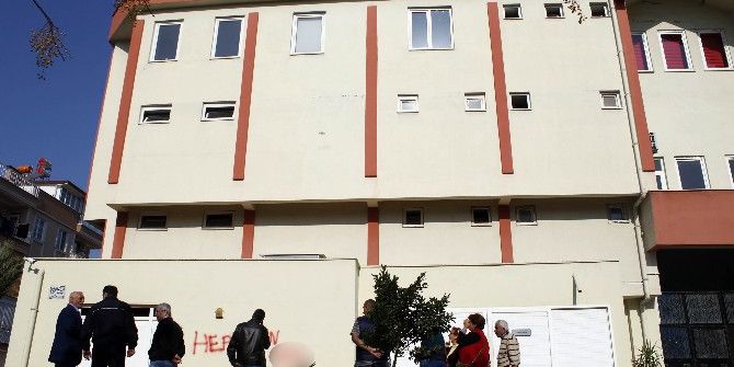 Antalya’da Cemevi Duvarındaki Çirkin Yazılar Polisi Harekete Geçirdi