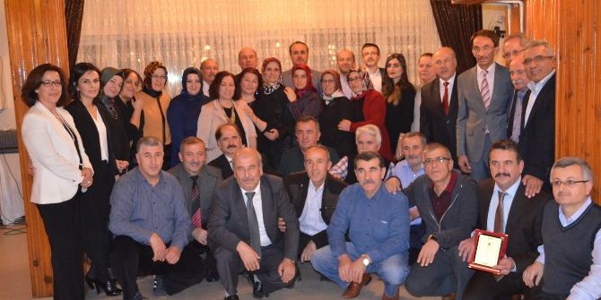 Emekliye Ayrılan Öğretmenlere Yemekli Veda