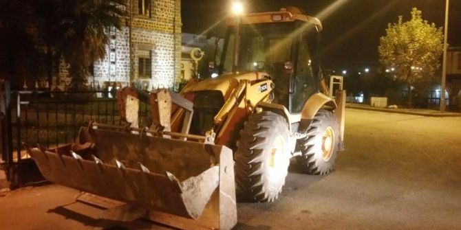 Kiraladıkları İş Makinelerini Satarken Suç Üstü Yakalandılar