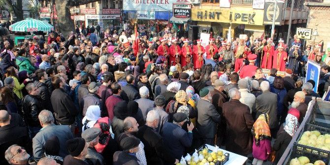 Bursa’da Bedava Armut İzdihamı