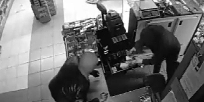 Telefonlarını Da 76 Bin Tl Çaldıkları Markette Şarj Ettiler