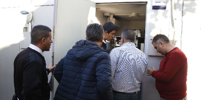 Açık Unutulan Atm Kapısı Polisi Alarma Geçirdi