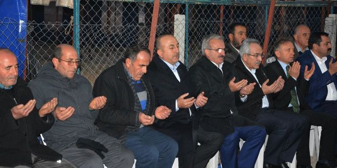 Dışişleri Bakanı Çavuşoğlu, Şehit Ailesini Ziyaret Etti