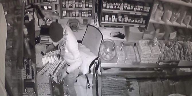Küçük Hırsızlar Hem Kameraya Hem Polise Yakalandı