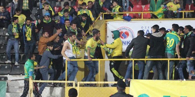 Kamil Ocak’ta Misafir Tribünde Kavga