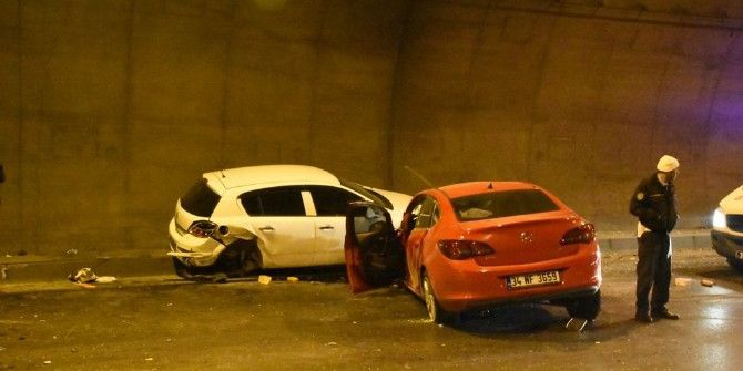 Tünelde Zincirleme Trafik Kazası; 2’si Ağır 5 Yaralı