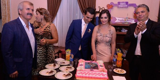 Başkan Uysal Komşuevi’nde Nişan Yüzüğü Taktı