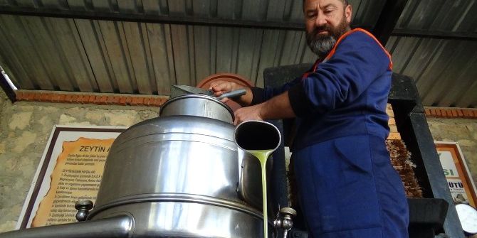 200 Yıllık Taş Baskıda Zeytin Sütü Üretiyor...