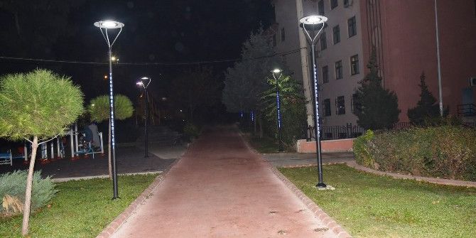 Yunusemre’de Parklar Işıl Işıl