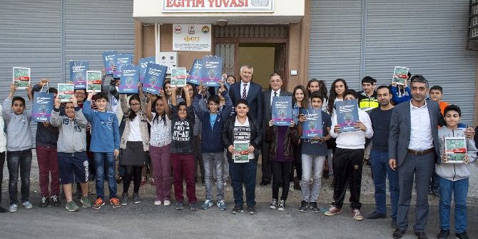 Karalar, Gençlere 30 Bin Adet Kitap Dağıttı