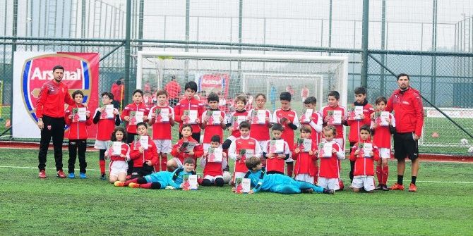 American Life’dan Arsenal Futbol Okulları’na Dil Eğitimi Desteği