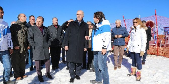 Uludağ’a Önce Suni Kar Düştü