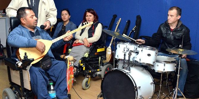 Engelsiz Orkestra Konser Provalarını Sürdürüyor