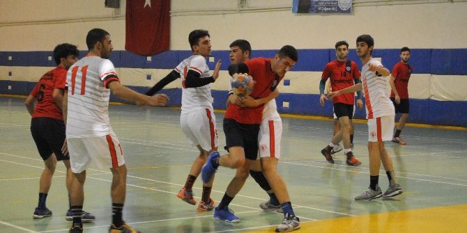 Mersin İdmanyurdu Hentbol Takımı Liderliğe Yükseldi