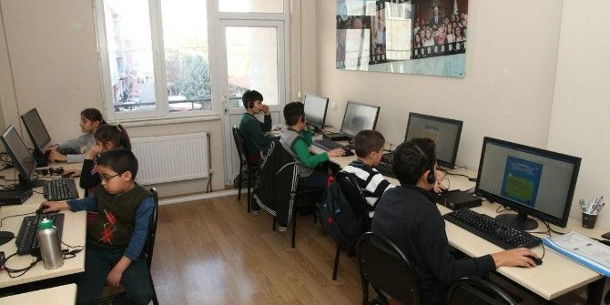 Emek Gençlik Merkezi’nden Çocuklar İçin Temel Bilgisayar Kursu