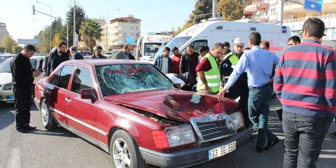 Otomobilin Altında 50 Metre Sürüklendiler