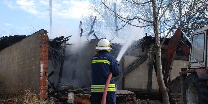 Kullanılmayan Baraka Alev Alev Yandı