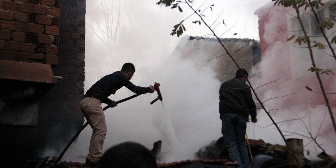 Eşine Kızdı Evi Yaktı