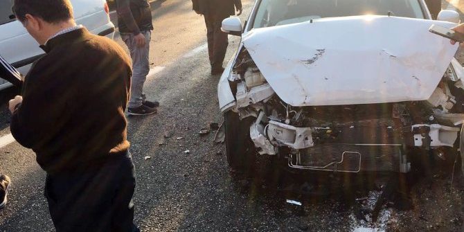 Otomobil İle Minibüs Çarpıştı: 6 Yaralı