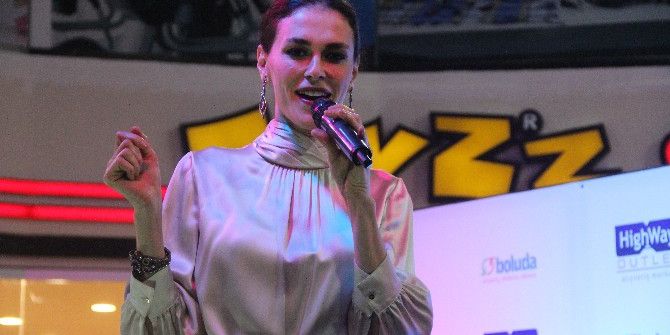 Ayşe Hatun Önal Bolu’da Sevenleriyle Buluştu