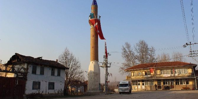 Bu Köyün Minaresi Var, Camisi Yok...