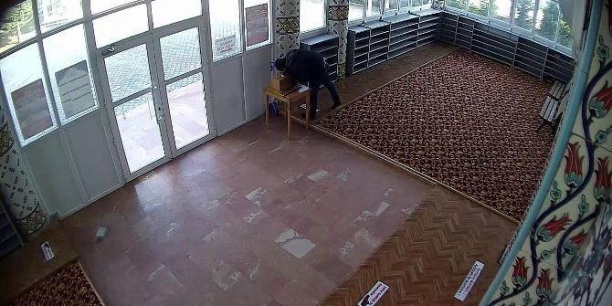 Sadaka Kutusuna Dadanan Hırsız Bu Kez Eli Boş Döndü