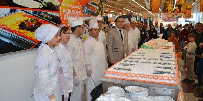 Özdilek İnegöl’de 15. Yılını Müşterileri İle Kutladı