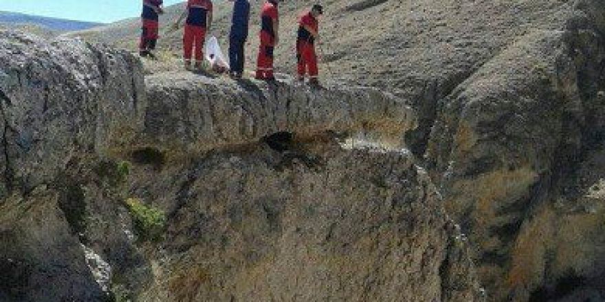 Kayalıklarda Mahsur Kalan Keçiyi Afad Kurtardı