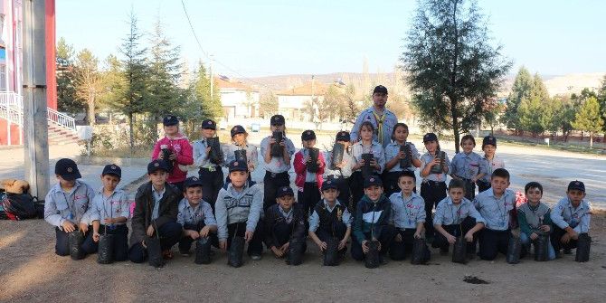 Minik İzciler Fidan Dikti