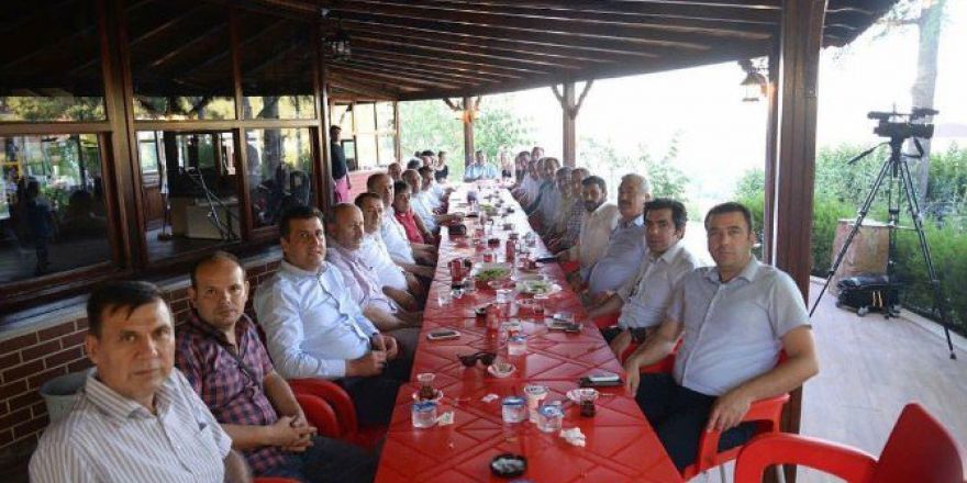 Meclis Bitti, Hep Birlikte Parka Gidildi